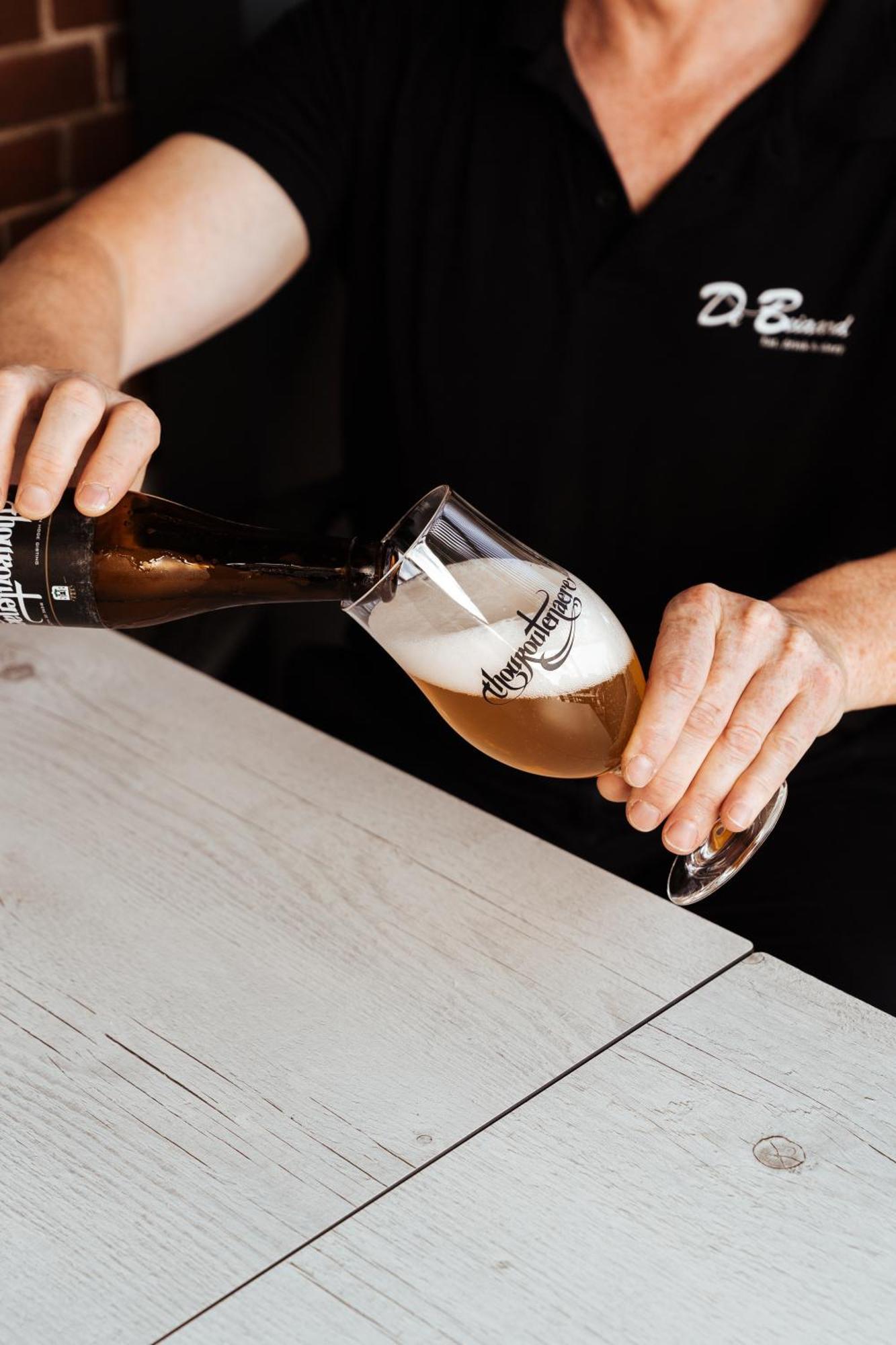 Hotel Brasserie De Beiaard 托尔豪特 外观 照片